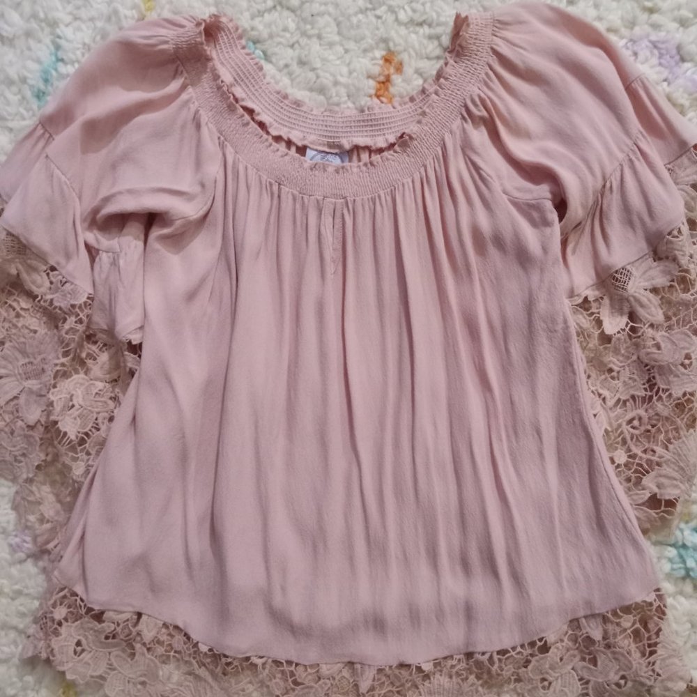 Pretty, Flowey, Lace Trimmed Blouse